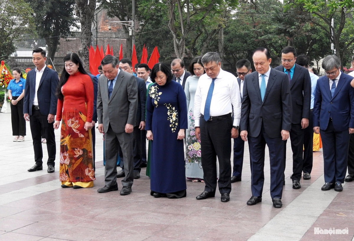 Lãnh đạo thành phố Hà Nội tưởng nhớ lãnh tụ V.I.Lênin.