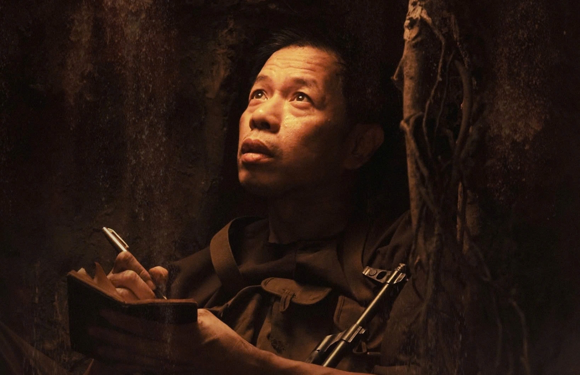 Thái Hòa vào vai Bảy Theo trong phim "Địa đạo: Mặt trời trong bóng tối"