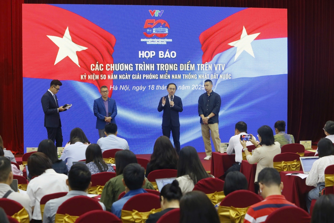 Ông Nguyễn Hoàng Lâm - Phó Trưởng ban Chuyên đề - Khoa giáo; nhà báo Lê Hoàng Linh - Ban Truyền hình đối ngoại; nhà báo Bùi Việt Hưng - Ban Văn hóa - Giải trí chia sẻ về các phim tài liệu VTV Đặc biệt thực hiện nhân dịp này