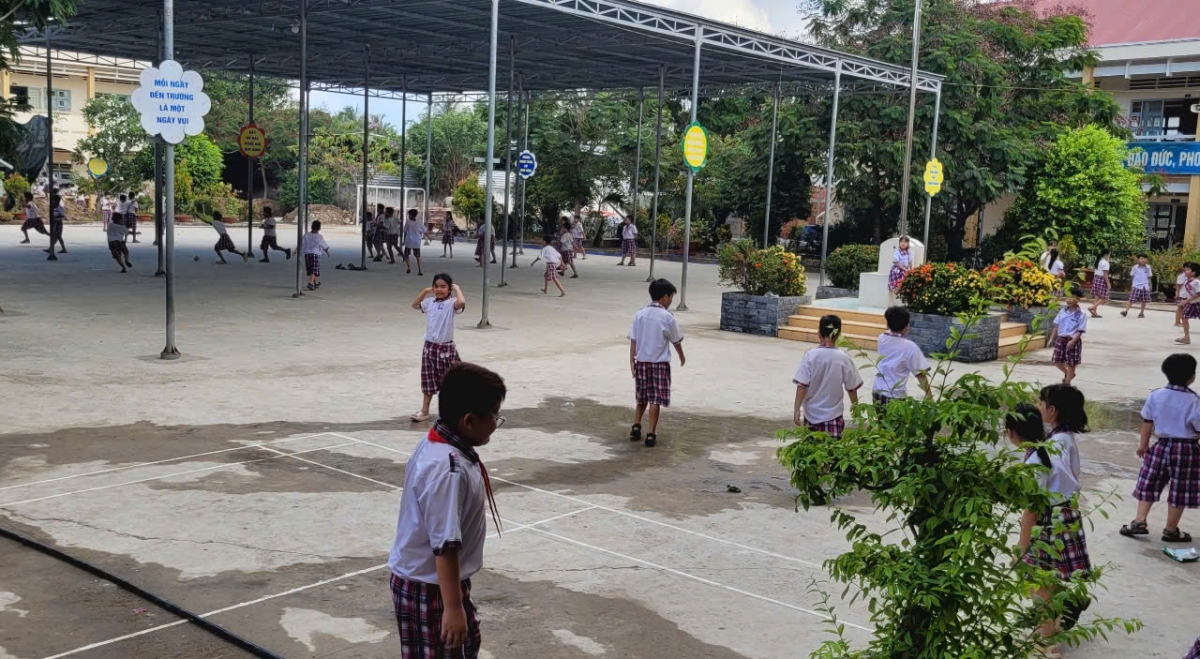 Doanh nghiệp nằm cận kề trường học nguy cơ ảnh hưởng đến sức khỏe giáo viên và học sinh nếu khói có mùi hôi không sớm khắc phục