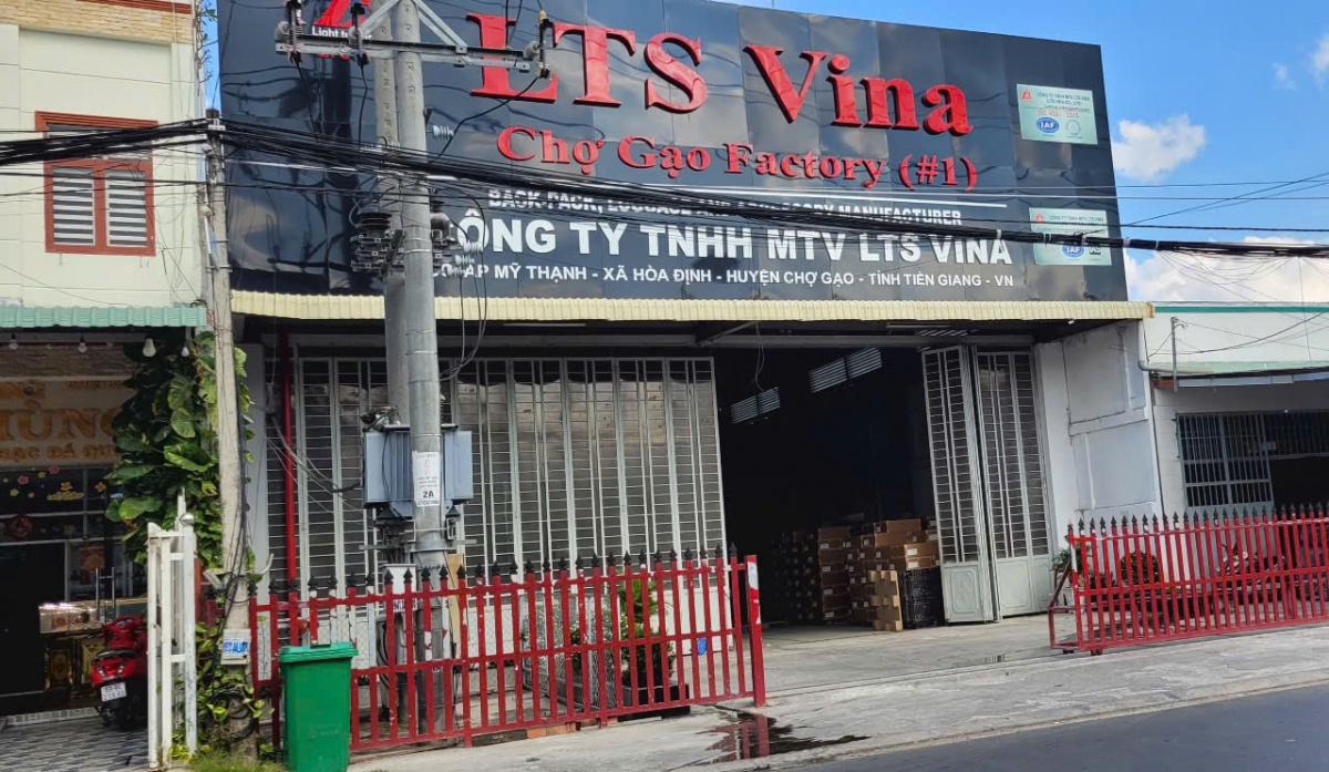 Doanh nghiệp chuyên sản xuất vali, túi xách, các loại yên đệm xả khói ra ảnh hưởng khu dân cư