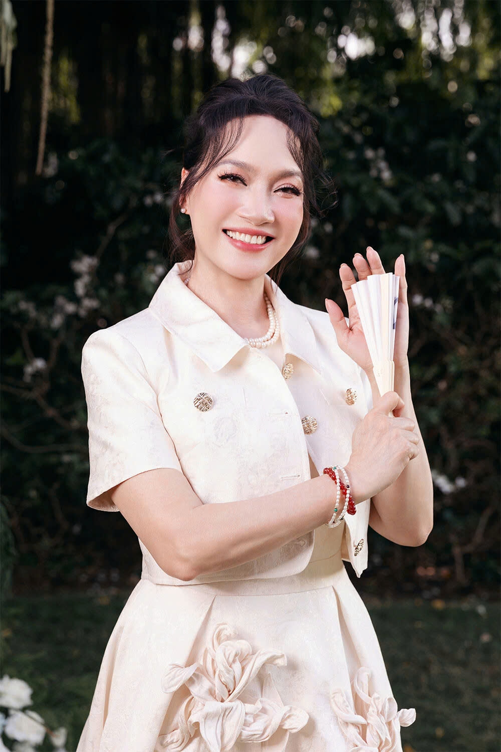 NSND Lê Khanh diện phong cách trẻ trung khi tham dự một sự kiện thời trang. Ở tuổi 62, nữ nghệ sĩ vẫn giữ được vẻ rạng rỡ và quý phái.