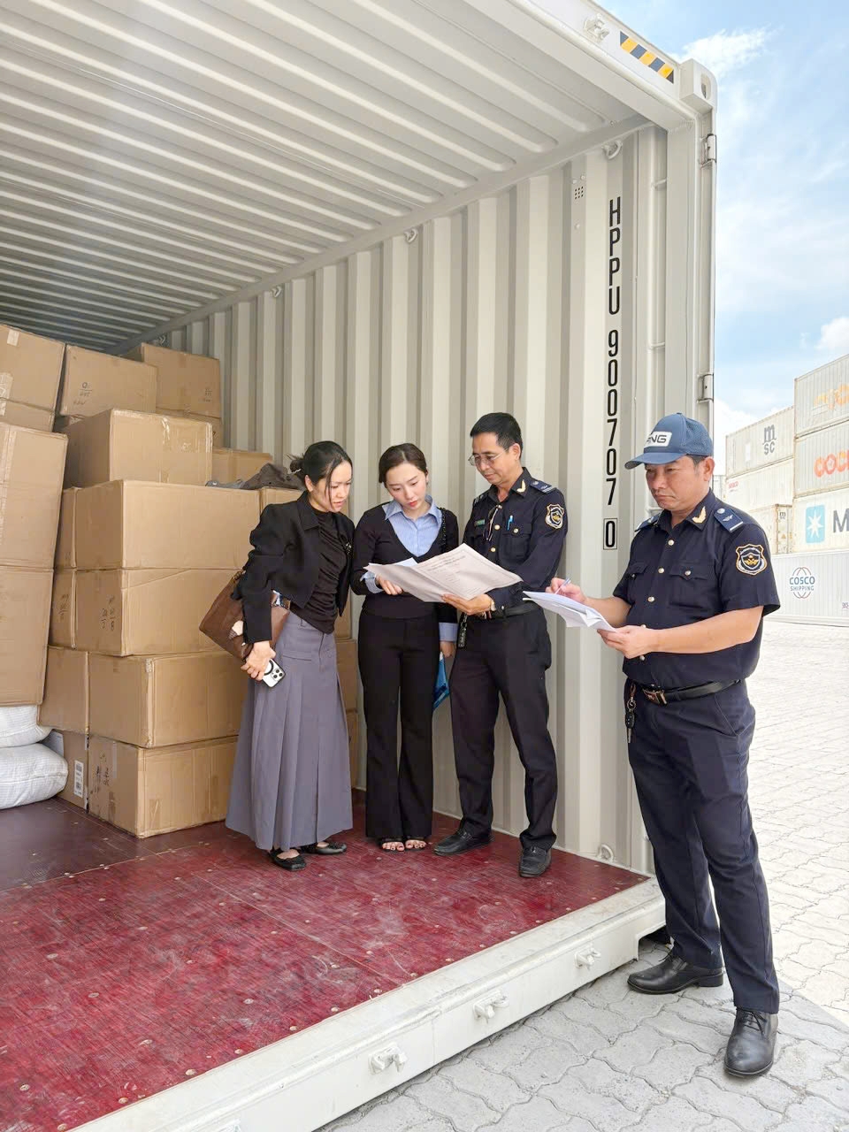 Tại thời điểm kiểm tra, doanh nghiệp chưa xuất trình được hóa đơn, chứng từ chứng minh nguồn gốc của số hàng hóa này.
