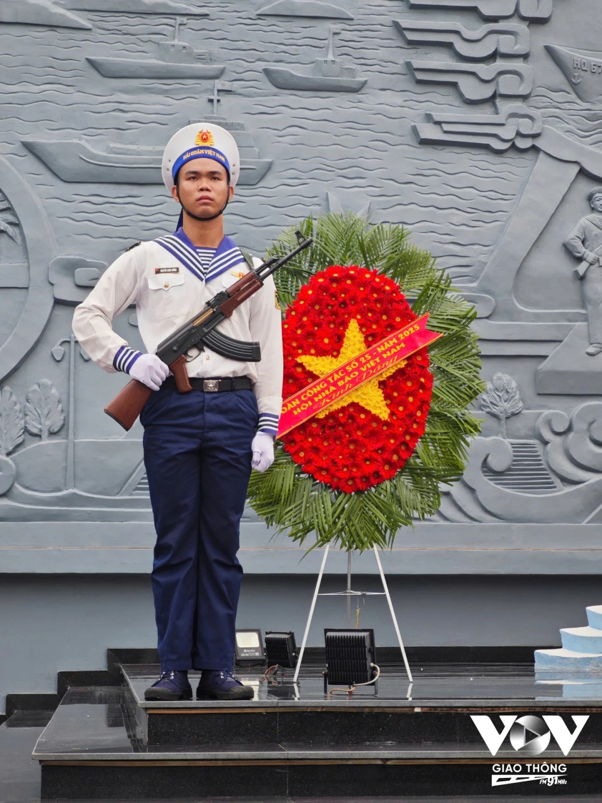 Buổi lễ diễn ra trong không khí xúc động, tự hào