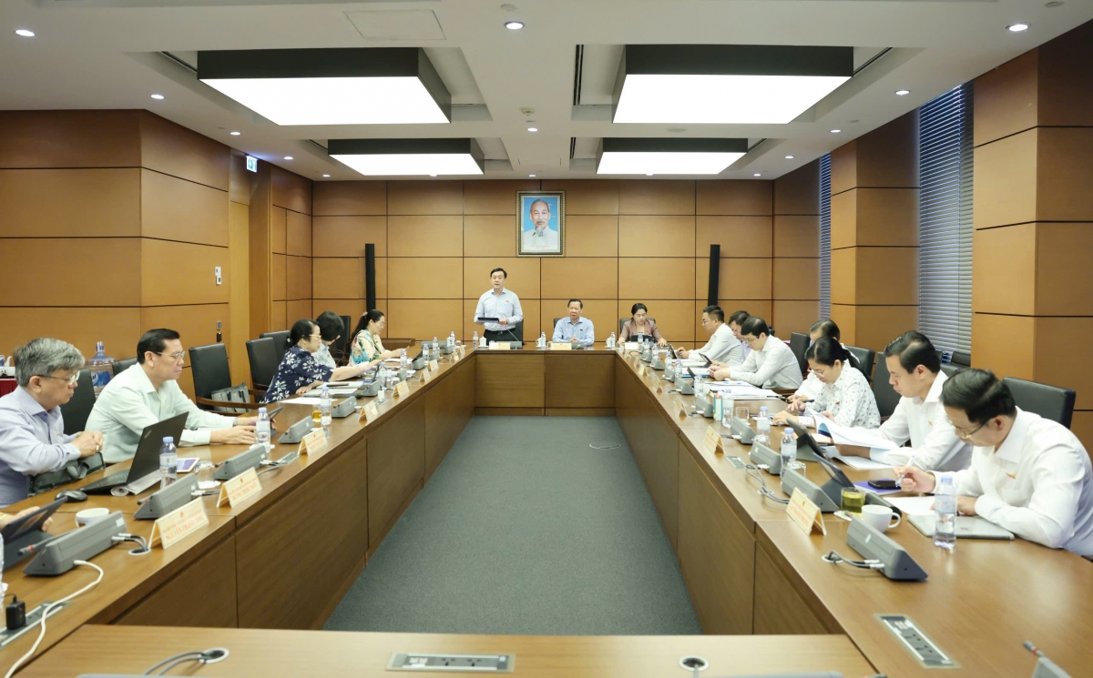 Quốc hội thảo luận ở tổ về đánh giá bổ sung kết quả thực hiện kế hoạch phát triển kinh tế - xã hội, ngân sách nhà nước năm 2024.