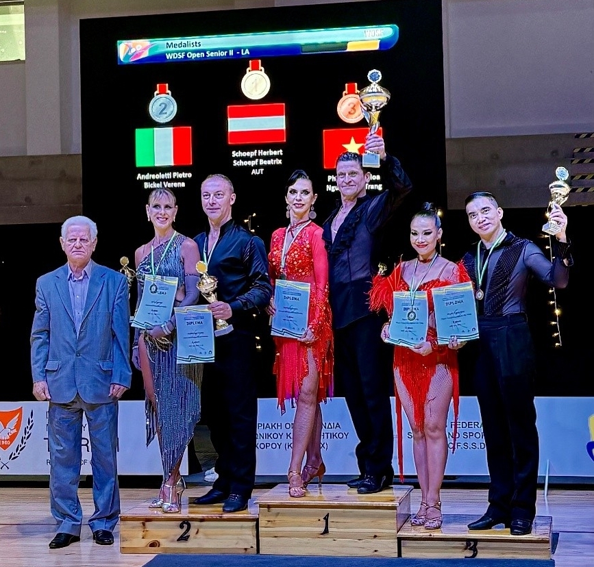 Cặp đôi vận động viên dancesport Việt Nam nhận hai tấm Huy chương Đồng cho 2 nội dung Trung niên 1 và Trung niên 2 tại Cộng hòa Cyprus.