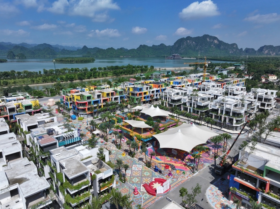 Flamingo Golden Hill với lưng tựa núi Liên Sơn, mặt hướng hồ Tam Chúc