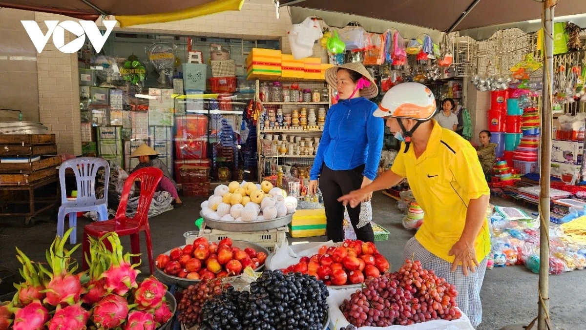 Chuyên gia thuế cho rằng, hộ kinh doanh không nên quá lo lắng khi chuyển từ hình thức thuế khoán sang kê khai thuế (Ảnh minh họa)