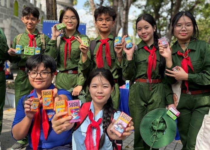 Trước đó, Vinamilk cùng với 2 nhãn hàng Sữa tươi 100% và sữa chua uống Susu cũng đã đồng hành cùng Đại hội Cháu ngoan Bác Hồ tại 2 thành phố lớn. Tại Hà Nội, Vinamilk trao tặng gần 27.000 sản phẩm dinh dưỡng cho các em thiếu nhi cháu ngoan Bác Hồ của Thủ đô. Tiếp đó, Vinamilk gửi tặng 50.000 hộp sữa, cùng hàng trăm phần quà đến hơn 7.000 thiếu nhi trong chuỗi hoạt động sôi nổi của Đại hội Cháu ngoan Bác Hồ TP.HCM diễn ra đúng dịp kỷ niệm 50 năm Ngày Giải phóng miền Nam, thống nhất Đất nước.