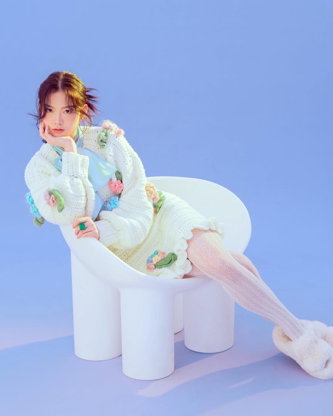 Nữ ca sĩ cũng lọt vào top các thí sinh được yêu thích tại Chuang Asia 2024 bởi nét đẹp rạng rỡ, thần thái biểu diễn tự nhiên và tinh thần cầu tiến không ngừng. Khi tham gia Chuang Asia 2024, Ánh Sáng AZA được giới chuyên môn kỳ vọng và dành hàng loạt lời khen có cánh như "Tân binh khủng long", "idol toàn năng", "idol thời đại mới"…