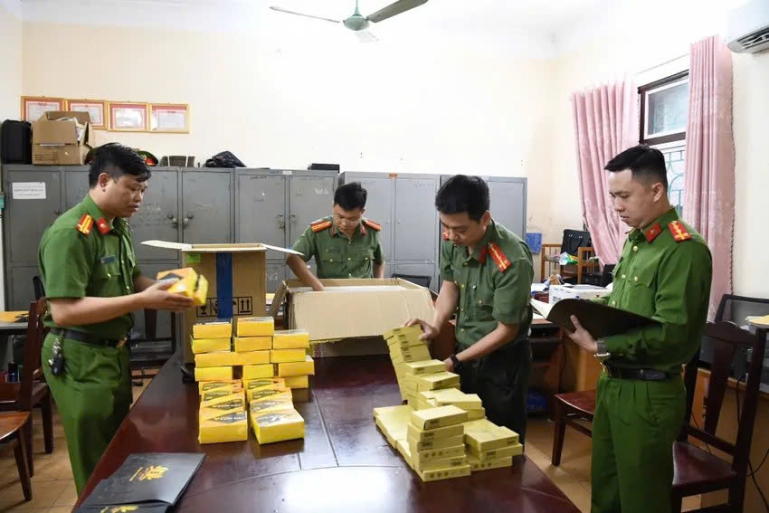 Các thực phẩm chứa chất cấm bị phát hiện như: Nước trái cây hỗn hợp Multi Juice; Nhau thai hươu Lucenta; Kem Bitney Multi Cream. Ảnh Công an tỉnh Phú Thọ.