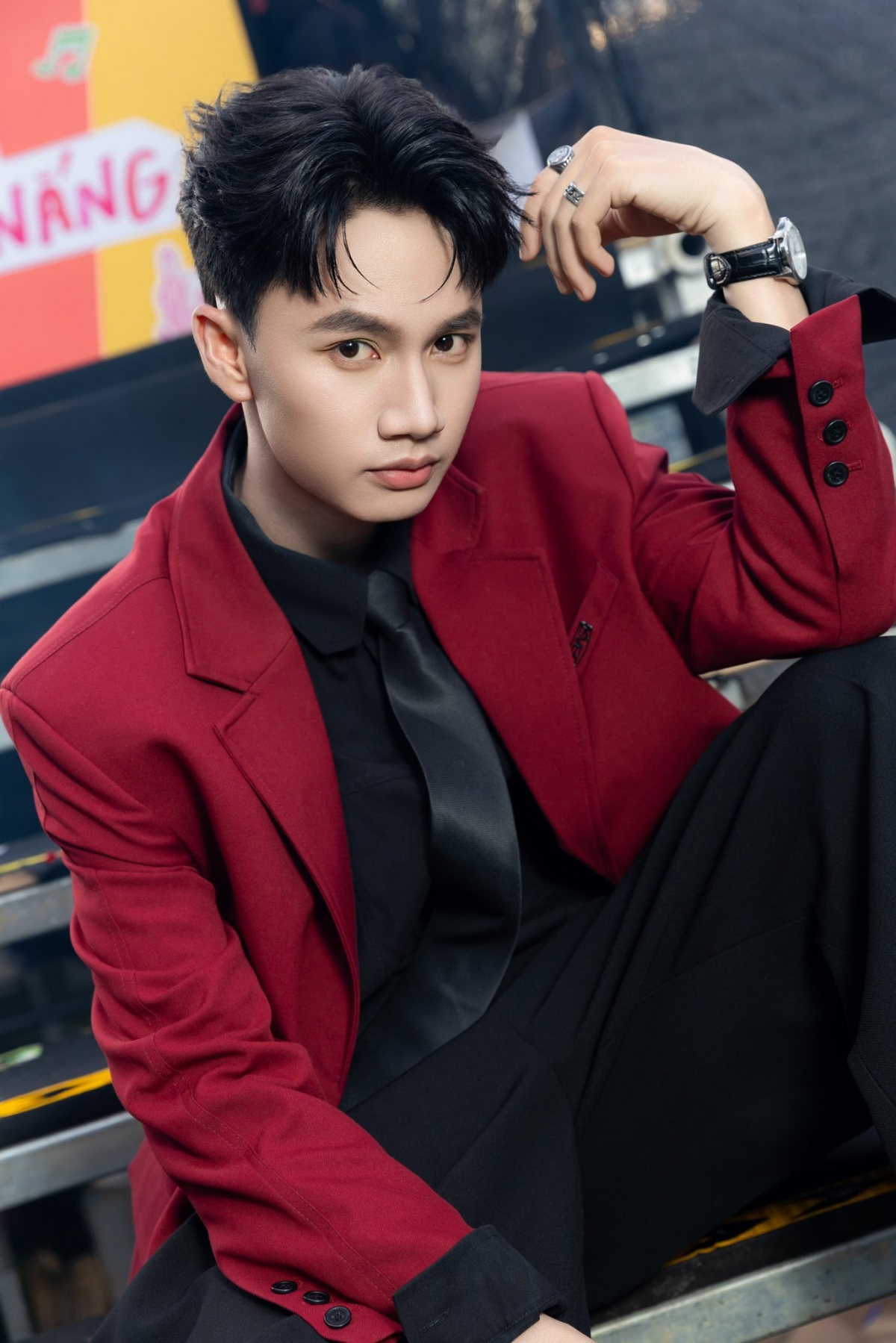 Thời gian còn hoạt động tích cực với vai trò vũ công, Đoàn Thế Vinh có thời điểm gây sốt mạng xã hội vì ngoại hình sáng sân khấu, từng góp mặt trong MV của các ca sĩ Noo Phước Thịnh, Mono, Trúc Nhân,... Khi chuyển hướng tập trung cho công việc sáng tạo nội dung, Đoàn Thế Vinh cũng nhanh chóng ghi điểm với khán giả.