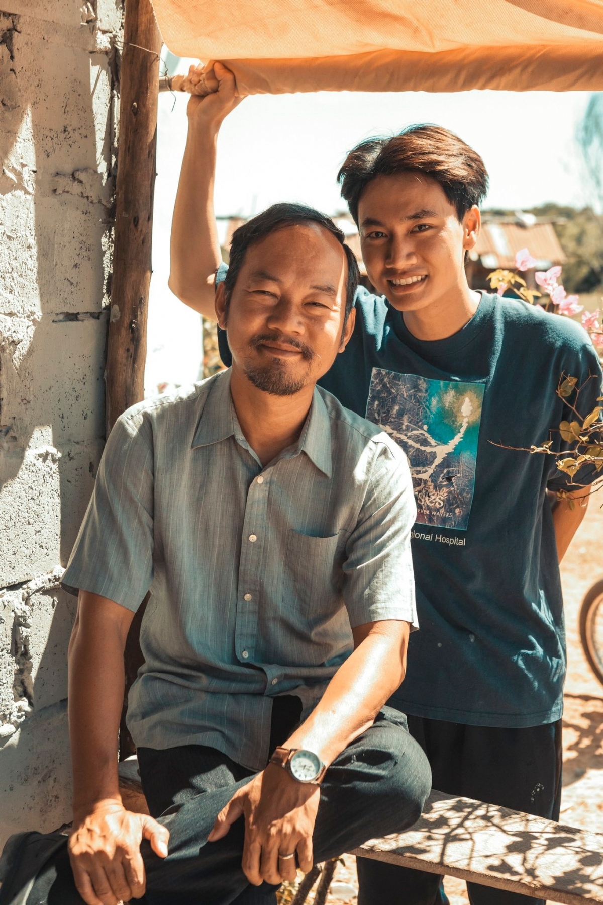 Lần đầu đảm nhận vai chính trong một dự án điện ảnh lớn, Đoàn Thế Vinh gây chú ý bởi ngoại hình điển trai, phong thái tự nhiên. Anh được nhiều khán giả khen diễn tròn vai, bộc lộ khả năng nghệ thuật trên màn ảnh.