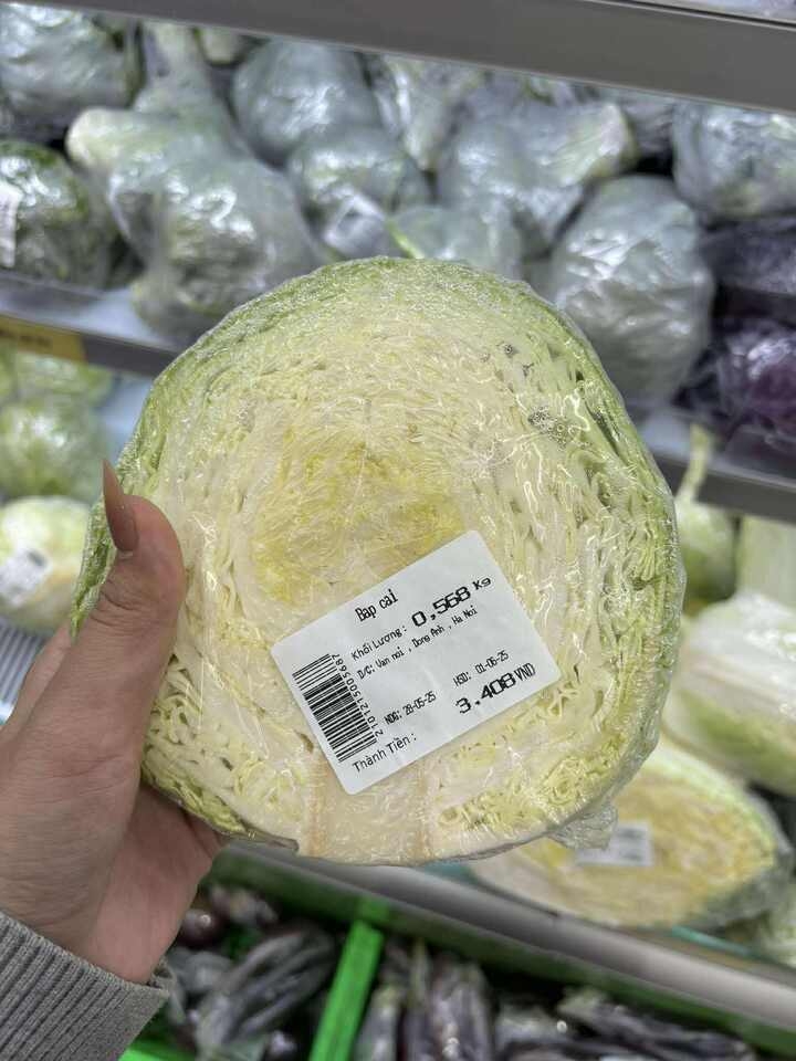Nửa bắp cải có giá 3.400 đồng.