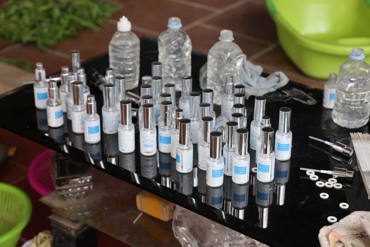 Mỹ phẩm giả do Khánh sản xuất