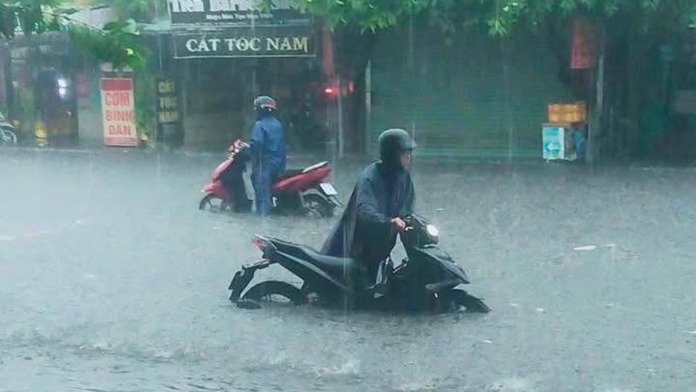 Các con đường ngập sâu khiến xe máy chết máy rất nhiều 