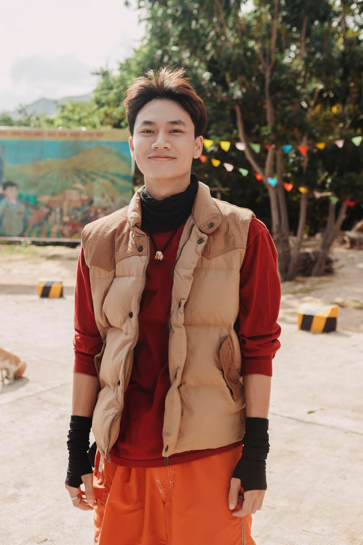 Trong "Lật mặt 8: Vòng tay nắng", Đoàn Thế Vinh cho biết đã học hỏi được rất nhiều về diễn xuất và tinh thần làm việc, khi có cơ hội cộng tác với đạo diễn Lý Hải - nhà sản xuất Minh Hà. Anh cho rằng để trở thành diễn viên chuyên nghiệp và được khán giả công nhận, bản thân cần trải qua khổ luyện nhiều hơn.