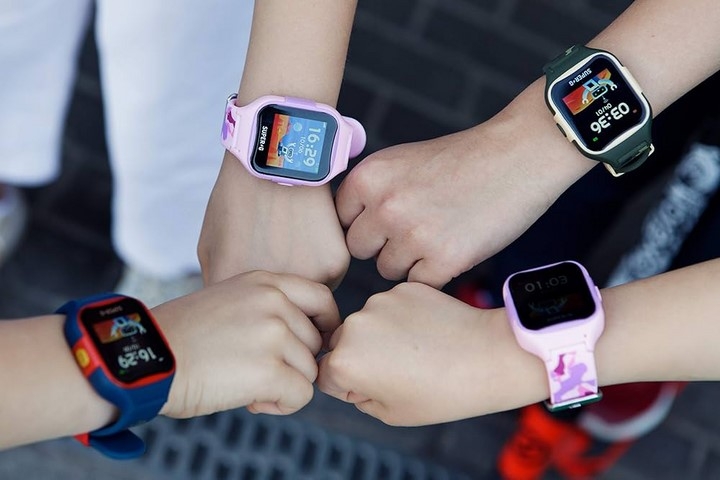 Đồng hồ thông minh là món quà tặng cho bé Ngày Quốc tế Thiếu nhi 1/6 rất thiết thực. (Ảnh: Amazon)