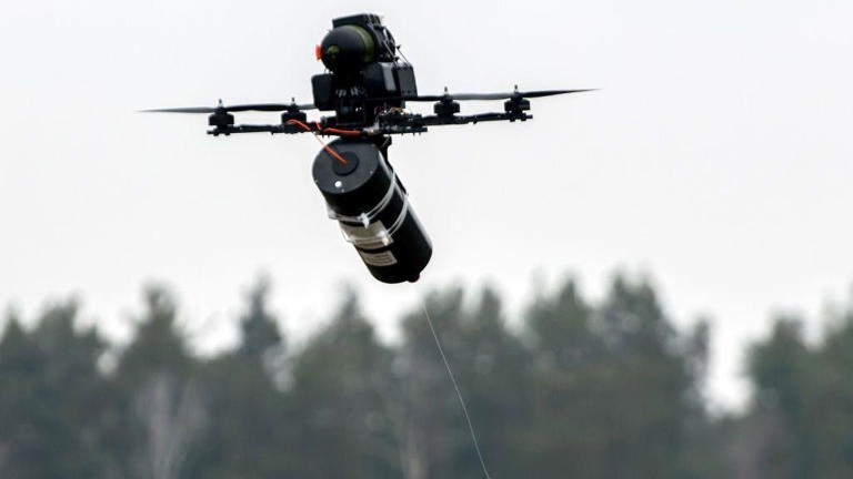 UAV gắn sợi quang. Ảnh: BBC