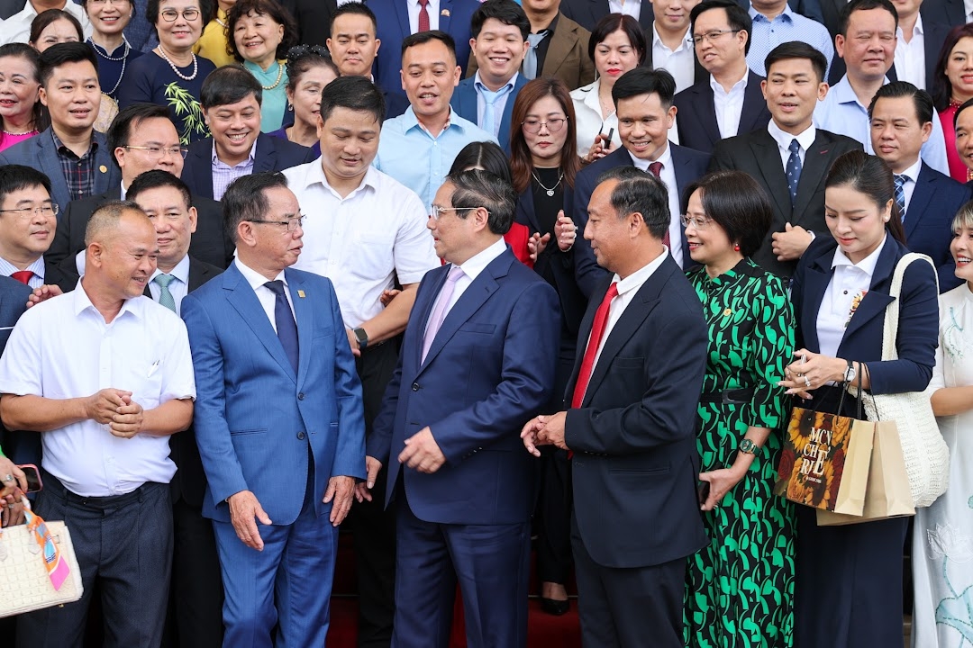 Thủ tướng và các doanh nhân trong một cuộc đối thoại diễn ra mới đây tại Hà Nội