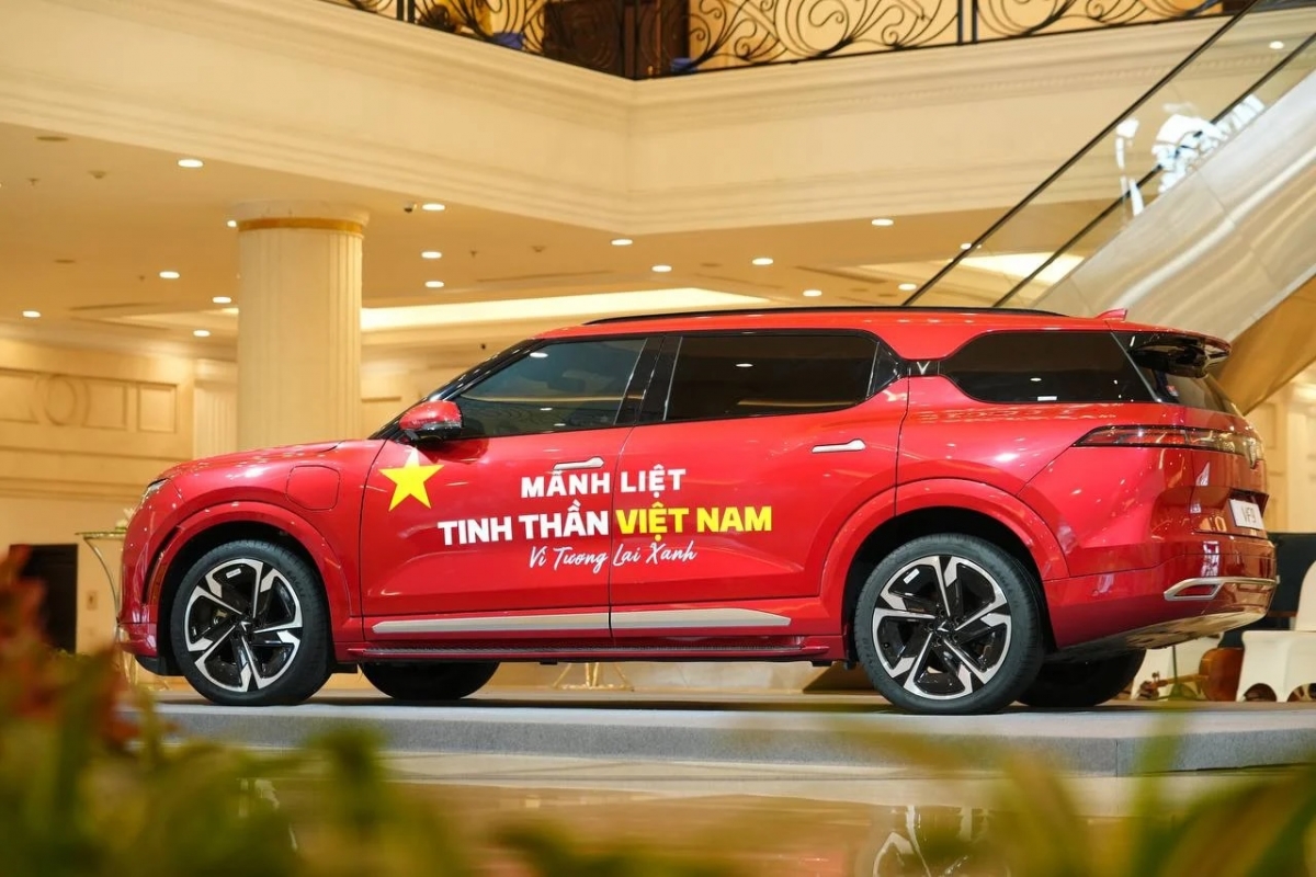 Chiến dịch “Mãnh liệt Tinh thần Việt Nam - Vì tương lai xanh” lần thứ 3 là chương trình đặc biệt, tạo cơ hội tiếp cận xe điện với giá tốt nhất cho mọi người để thúc đẩy mạnh mẽ việc chuyển đổi xanh, giảm ô nhiễm môi trường.