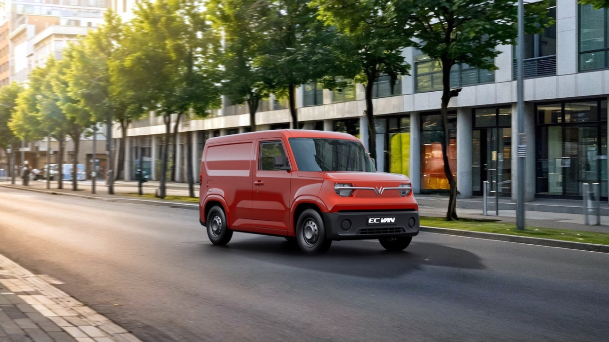 VinFast EC Van có giá bán 285 triệu đồng (kèm pin), được bảo hành chính hãng 5 năm hoặc 130.000 Km cho xe, 7 năm hoặc 160.000 Km cho pin (tùy điều kiện nào đến trước)