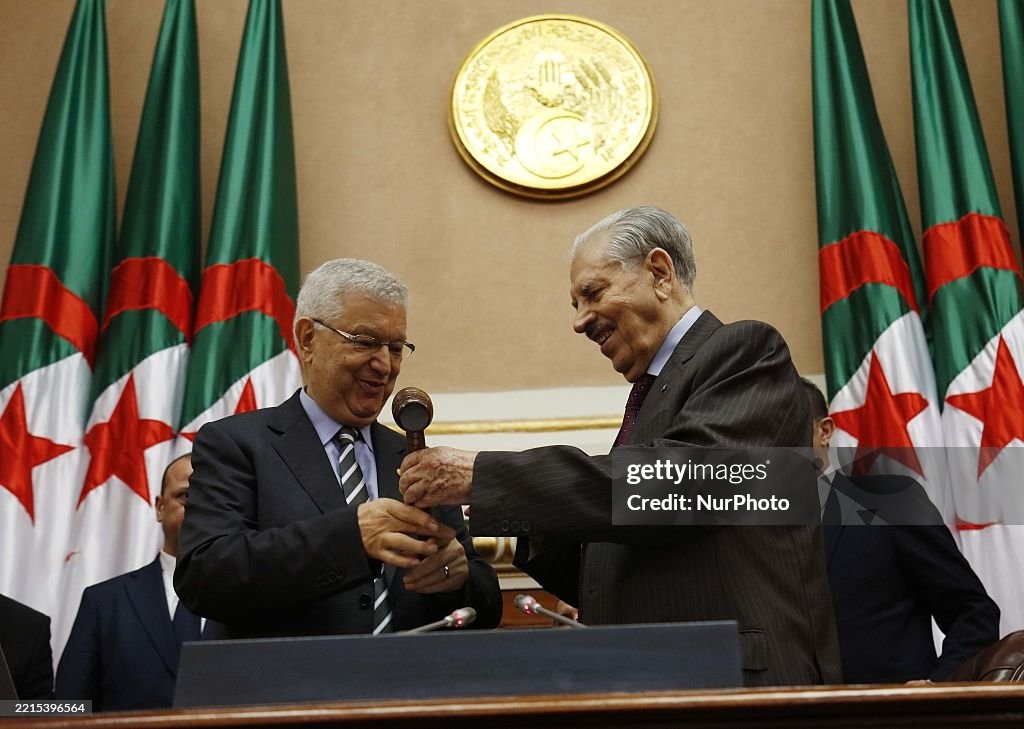Chủ tịch Hội đồng Dân tộc (Thượng viện) nước Cộng hòa Algeria Dân chủ và Nhân dân Azzouz Nasri (bên trái). Ảnh: Getty Images