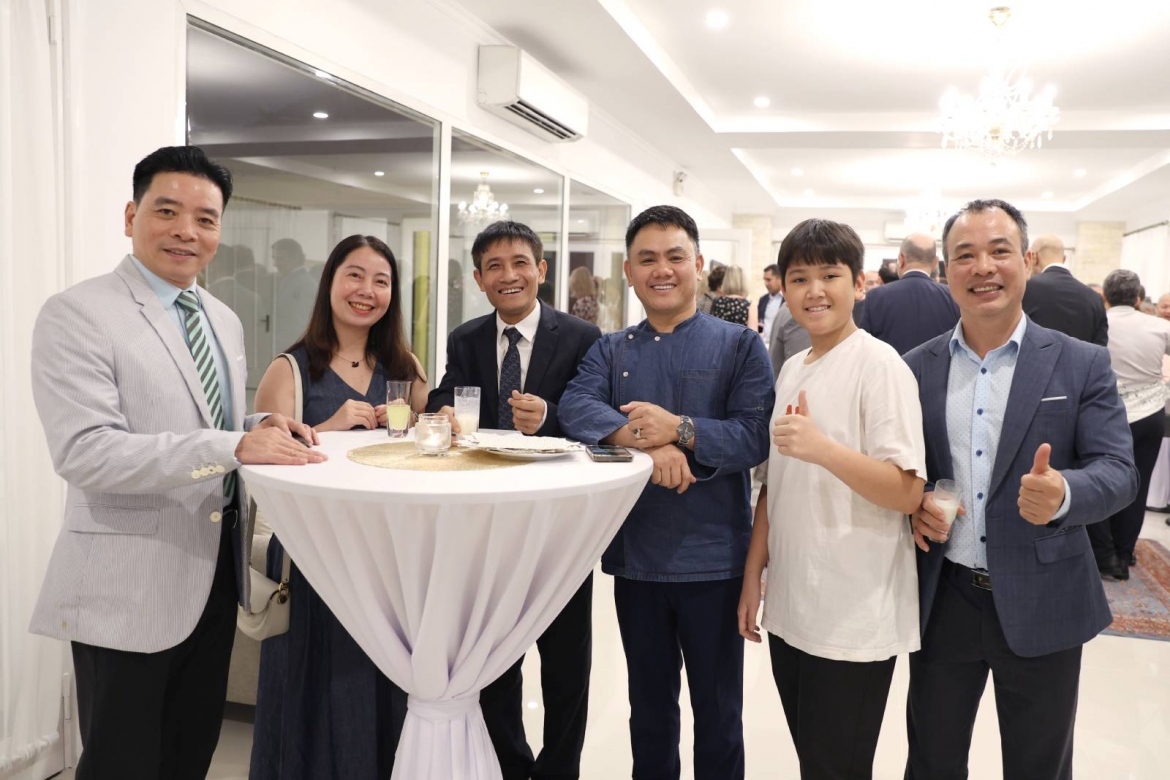 Thực khách trải nghiệm các món ăn truyền thống của Thổ Nhĩ Kỳ.