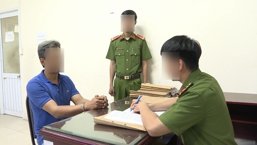 Đối tượng Lê Chí Phong tại cơ quan công an.