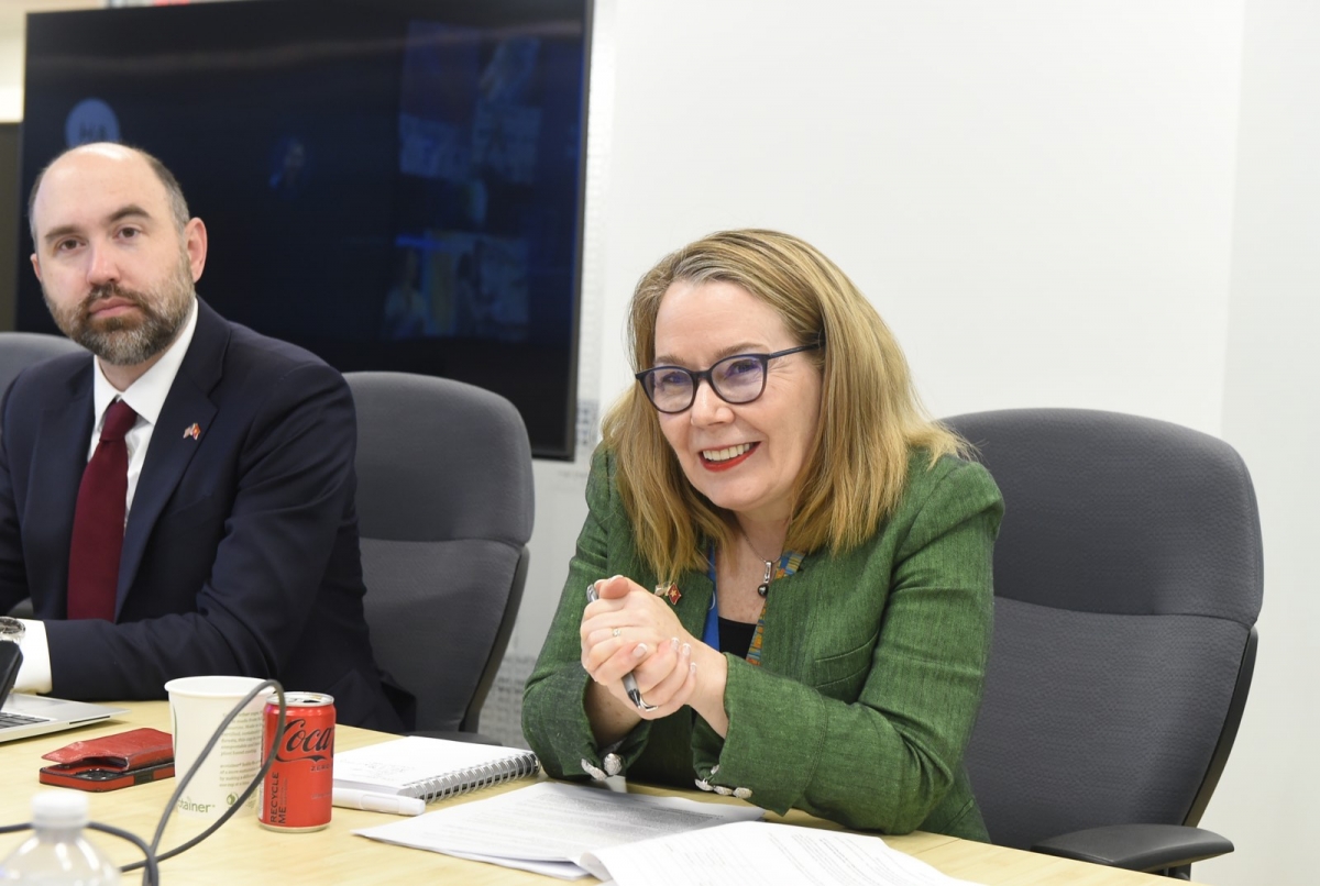 Bà Sarah Kemp, Phó Chủ tịch phụ trách Đối ngoại Chính phủ của Tập đoàn Intel