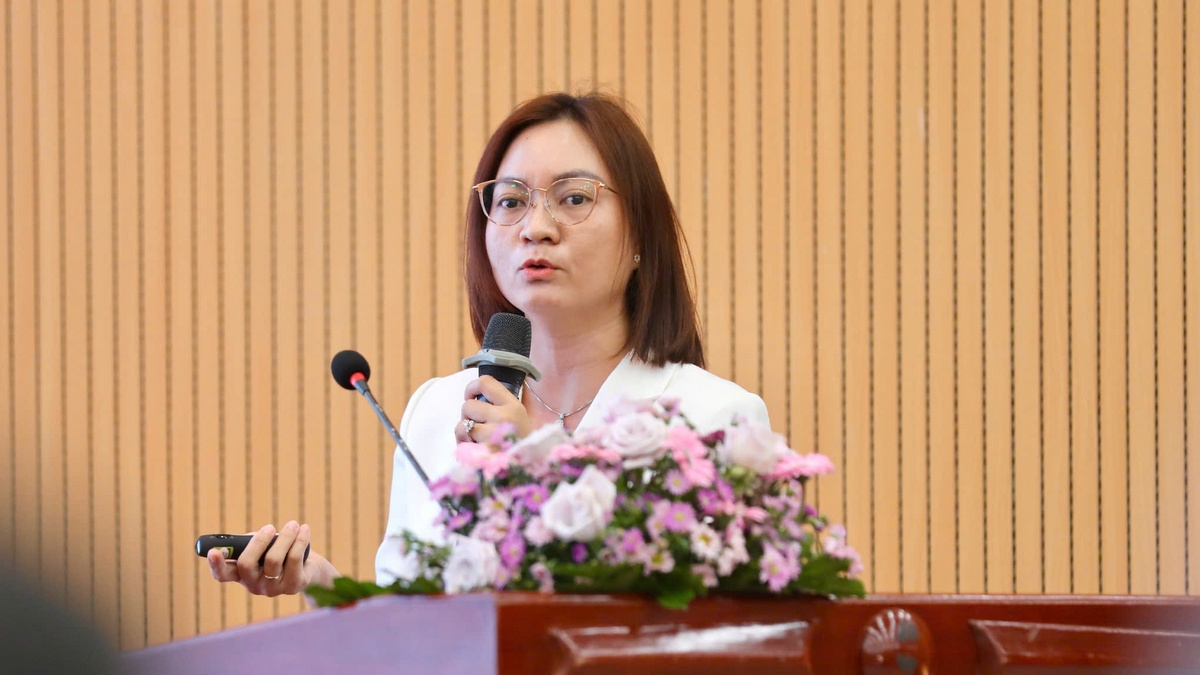 Bà Nguyễn Thị Trúc Vân – Phó Phòng Kế hoạch Tổng hợp, Viện Kiểm nghiệm thuốc TP.HCM (Ảnh: Hội thảo “Thuốc giả - hệ lụy thật: Giải pháp nào ngăn chặn” - Báo Tiền Phong)
 