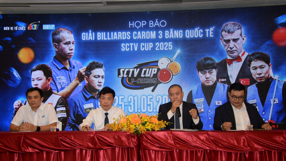 Ban Tổ chức trả lời họp báo.