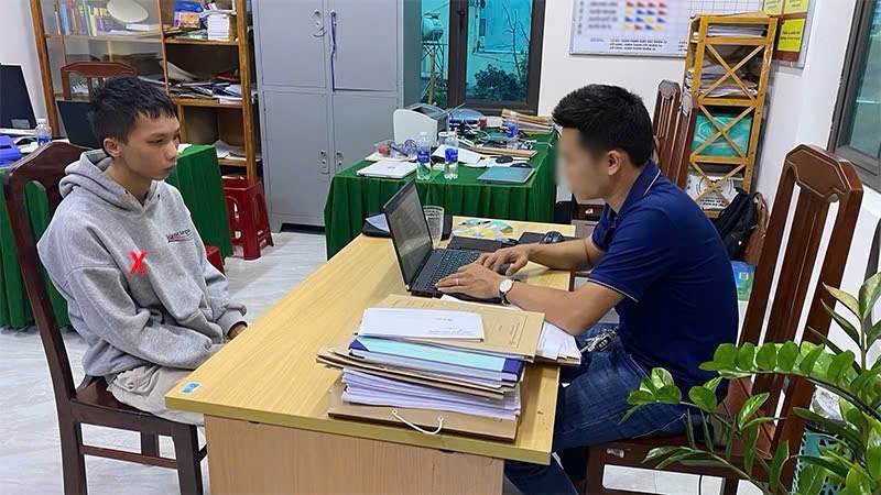 Nguyễn Duy Quang tại cơ quan điều tra (ảnh công an cung cấp)