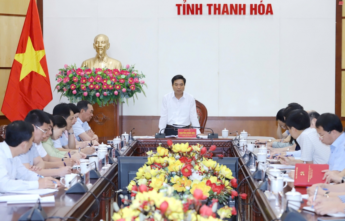 Bí thư Tỉnh ủy Nguyễn Doãn Anh giao Ủy ban MTTQ tỉnh rà soát lại số lượng nguồn kinh phí để triển khai kêu gọi của các cơ quan, đơn vị, doanh nghiệp tiếp tục chung tay ủng hộ chương trình xóa nhà tạm, nhà dột nát theo tinh thần chỉ đạo của Thủ tướng Chính phủ.