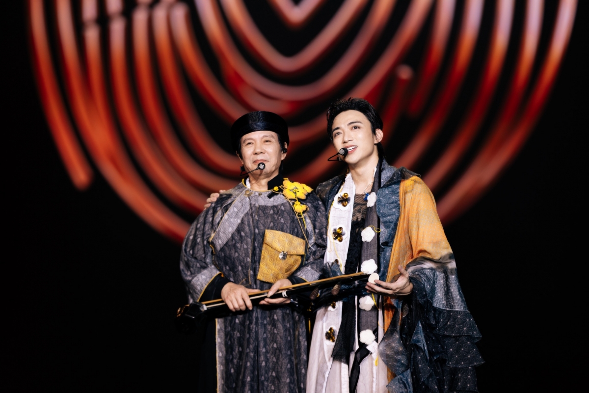 Một lần nữa, SOOBIN cùng SlimV cùng mang âm hưởng dân gian văn hoá Việt Nam vang lên trên một sân khấu âm nhạc hiện đại. Sự kết hợp này đậm chất truyền thống, tinh thần của con người Việt hiện đại khi phối hợp điêu luyện và mượt mà đến mức khó tin giữa âm nhạc hiện tại và nhạc cụ truyền thống, văn hoá nghệ thuật dân gian.