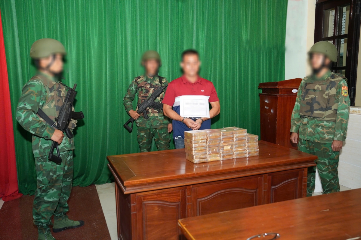 Bộ đội Biên phòng Quảng Nam bắt đối tượng vận chuyển 38 bánh ma túy