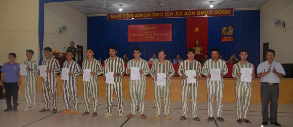 Các phạm nhân tại trại giam  Phước Hòa được đặc xá. Ảnh: KT