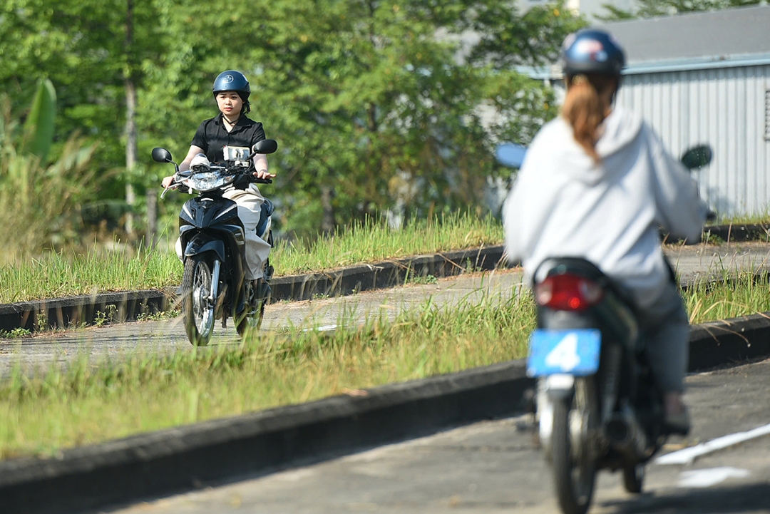 Các thí sinh thi lấy bằng lái xe máy