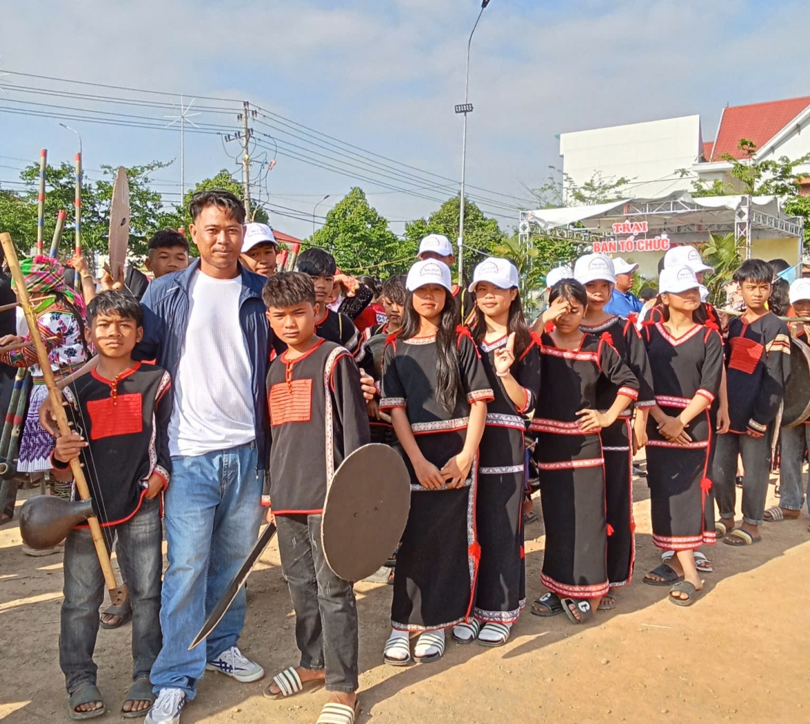 Các thiếu niên xã Čư̆ Pui tham gia ngày hội văn hóa huyện Krông Bông năm 2024.
