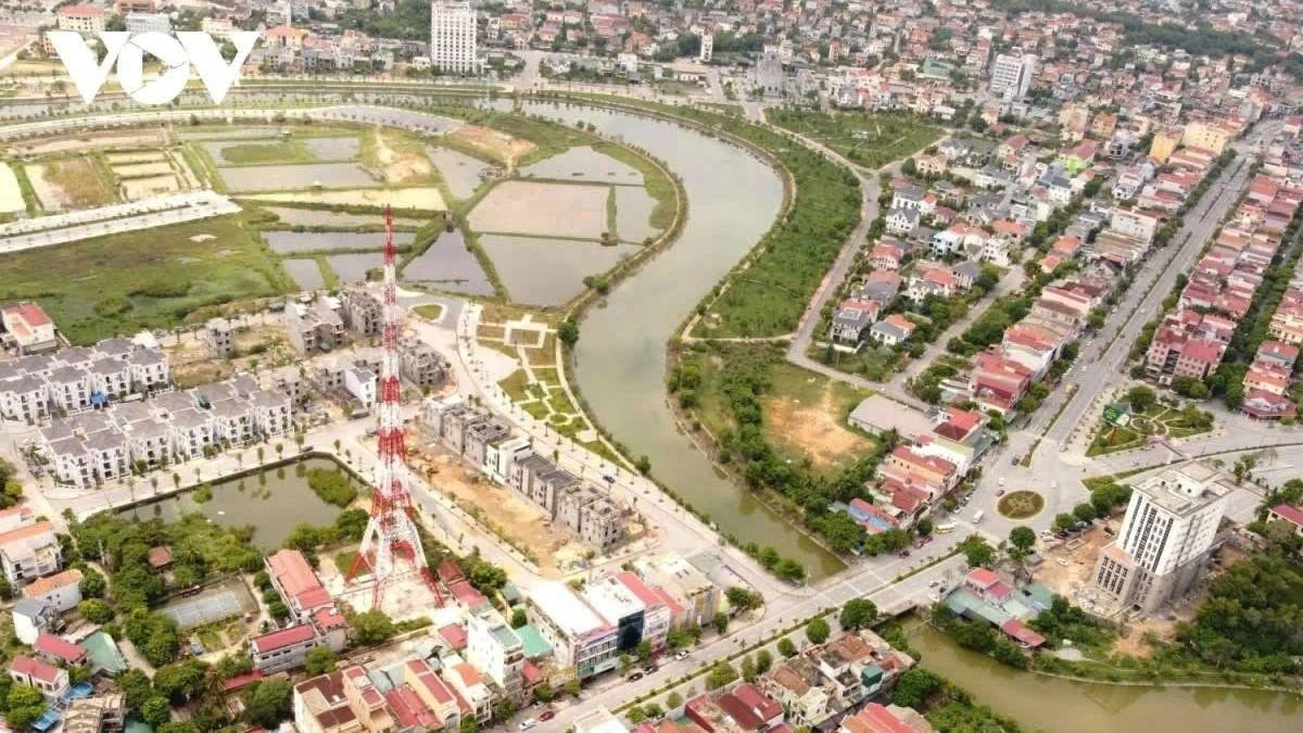 Nhiều ý kiến cho rằng, cần quy định rõ phân cấp, phân quyền giữa Trung ương và địa phương, đồng thời tăng cường phân cấp mạnh hơn cho địa phương.