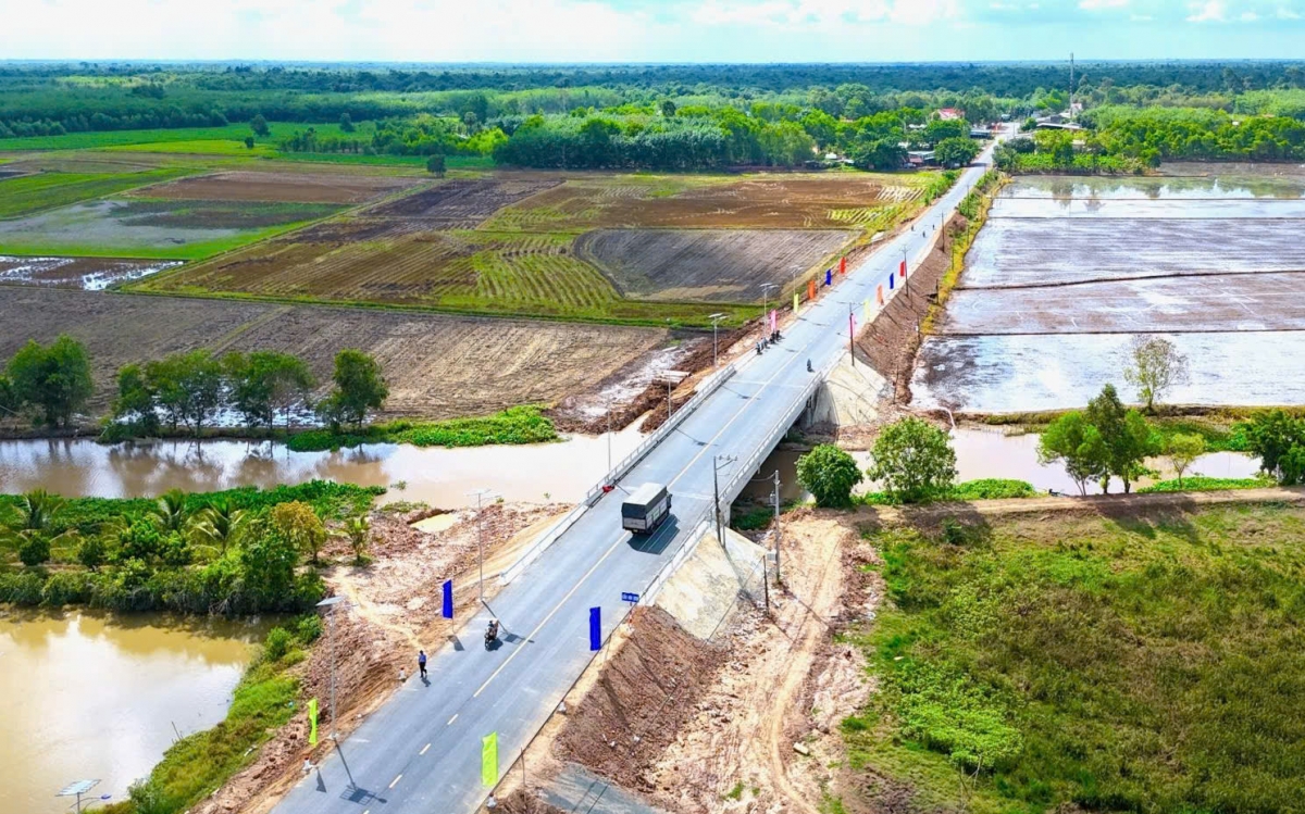 Cầu Hòa Bình mới đưa vào hoạt động từ cuối tháng 4/2025 (ảnh V.C.Đ)