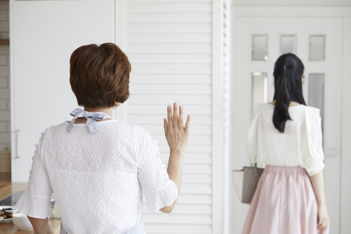 Mẹ chồng đùng đùng nổi giận, bà nói nhà vô phúc nên vớ phải tôi không công ăn việc làm lại hỗn láo (ảnh minh họa: AI)