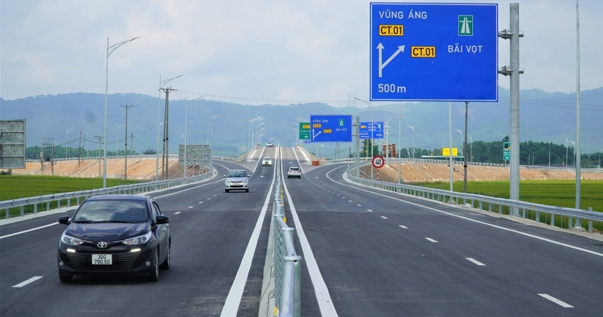 Cao tốc Bắc - Nam đoạn Bãi Vọt - Vũng Áng mới đưa vào khai thác.