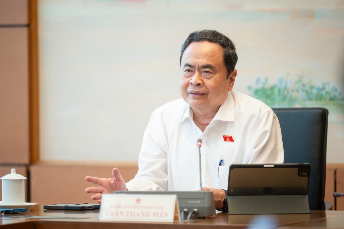 Chủ tịch Quốc hội Trần Thanh Mẫn cho rằng: “Ngồi duyệt dự án trong phòng máy lạnh thì không thực tế”. (Ảnh: Media Quốc hội)