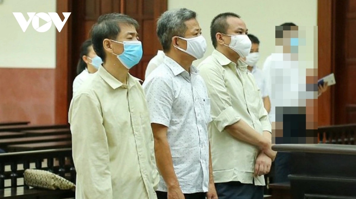 Cựu Bí thư Bến Cát và 2 cựu cán bộ ngân hàng tại phiên tòa sơ thẩm 