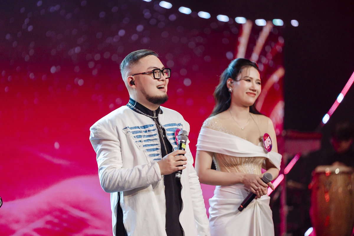 Từ nhạc indie đến pop, từ dân gian đến thể nghiệm, mỗi người chọn một hướng đi – nhưng đều chung một đích đến: chạm đến trái tim gần 1000 khán giả trực tiếp bằng sự chân thật, bản lĩnh và sáng tạo trên sân khấu.