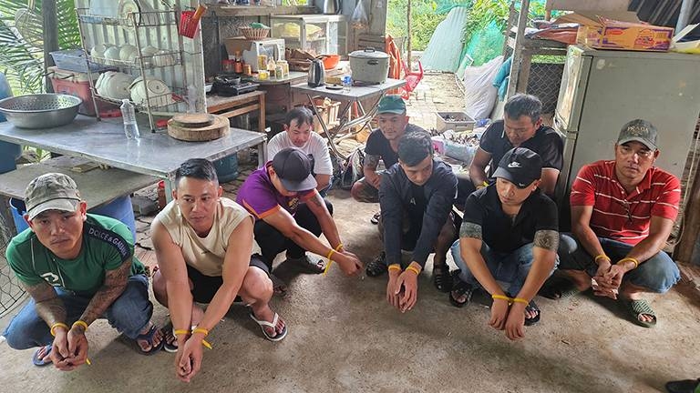 Các đối tượng tại hiện trường