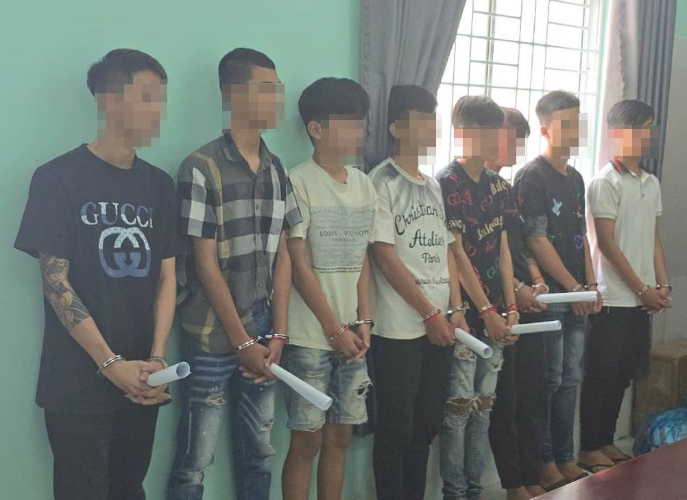 Các đối tượng bị khởi tố bắt tạm giam thời gian bỏ trốn đi nhiều nơi.