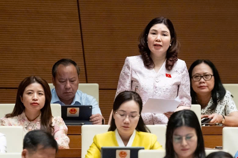 Đại biểu Trần Thị Vân (Bắc Ninh) phát biểu tại Hội trường.