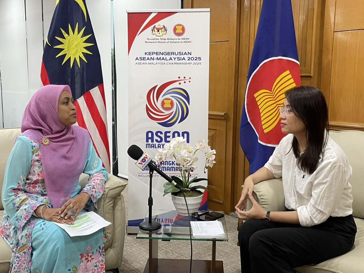 Đại sứ Malaysia tại ASEAN Sarah Al Bakri Devadason trả lời phỏng vấn của Phóng viên Đài TNVN thường trú tại Indonesia